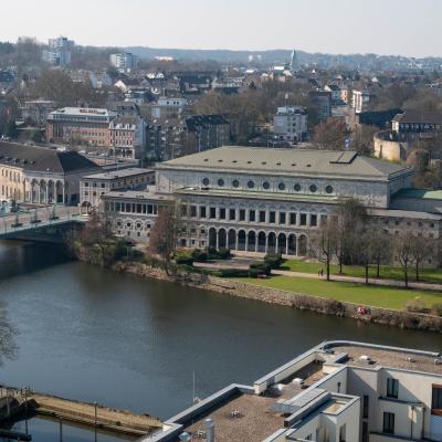 Blick vom Rathausturm auf die Stadthalle an der Ruhr