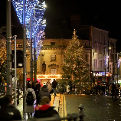 Prebend Row beim jährlichen Einschalten der Weihnachtsbeleuchtung
