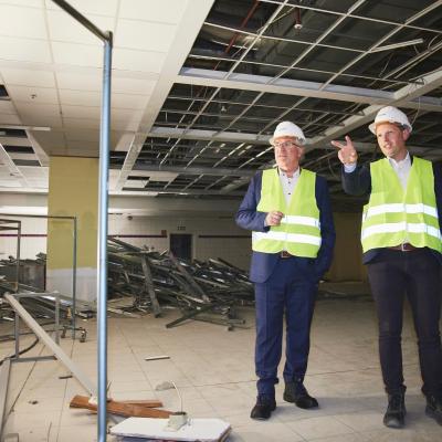 Oberbürgermeister Marc Buchholz (links) mit Olaf Ley (CEO Retail Germany bei Eurofund) 