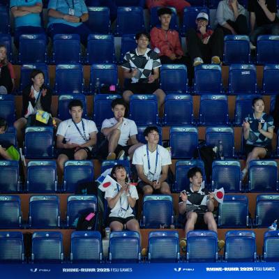 Badminton-Zuschauer bei der FISU in der Mülheimer Westenergie Sporthalle