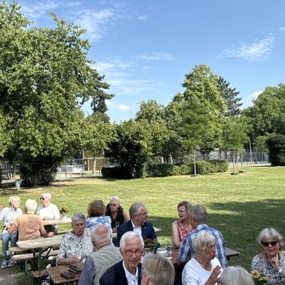 Oberbürgermeister Marc Buchholz im Gespräch mit Mitgliedern des Fördervereins Mülheimer Städtepartnerschaften e.V.