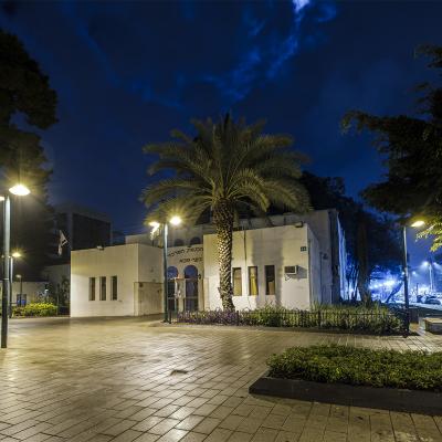 Eine Straßenaufnahme der zentralen Synagoge in der israelischen Partnerstadt Kfar Saba.