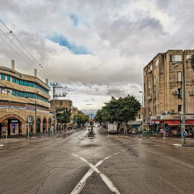 Eine Straßenaufnahme der "Weizmann Street" in der israelischen Partnerstadt Kfar Saba.