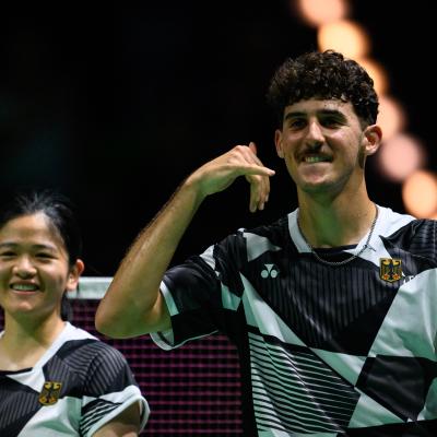 Deutsche Badminton-Spieler Malik Bourakkadi und Thuc Huc Phuong Nguyen bei der FISU in der Mülheimer Westenergie Sporthalle, rechts steht Mülheims Sportdezernent David Lüngen