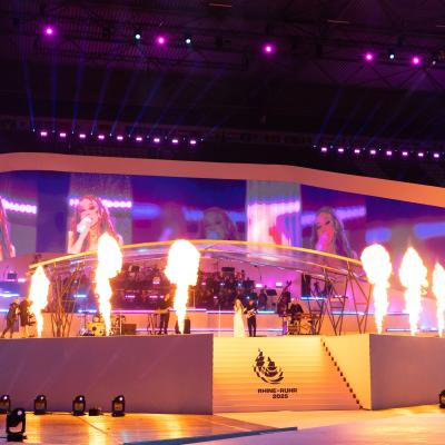Auftritt Sängerin Ayliva bei Eröffnungsfeier Rhine-Ruhr 2025 FISU World University Games in der Schauinsland-Reisen-Arena in Duisburg