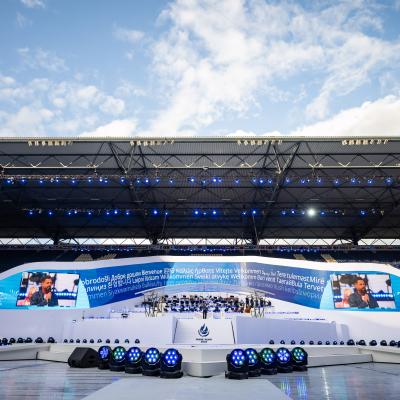 Bühne bei Eröffnungsfeier Rhine-Ruhr 2025 FISU World University Games in der Schauinsland-Reisen-Arena in Duisburg