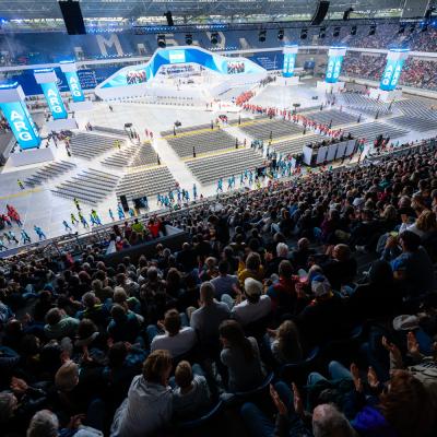 Publikum bei Eröffnungsfeier Rhine-Ruhr 2025 FISU World University Games in der Schauinsland-Reisen-Arena in Duisburg