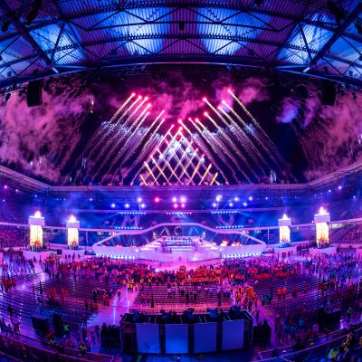 Feuerwerk bei Eröffnungsfeier Rhine-Ruhr 2025 FISU World University Games in der Schauinsland-Reisen-Arena in Duisburg