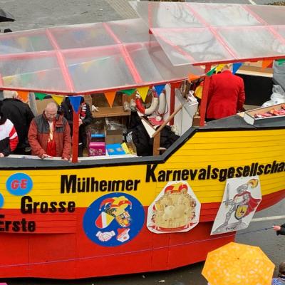 aktive Narren beim Rosenmontagszug 2026