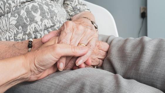 Hände, Trost, Pflege, Unterstützung, Alltag, Seniorinnen, Senioren