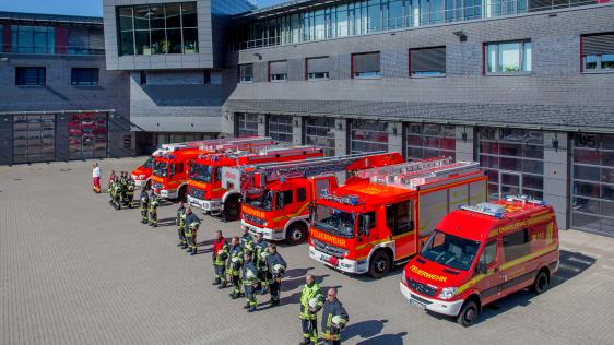 Löschzug auf dem Gelände der Feuerwache Mülheim an der Ruhr