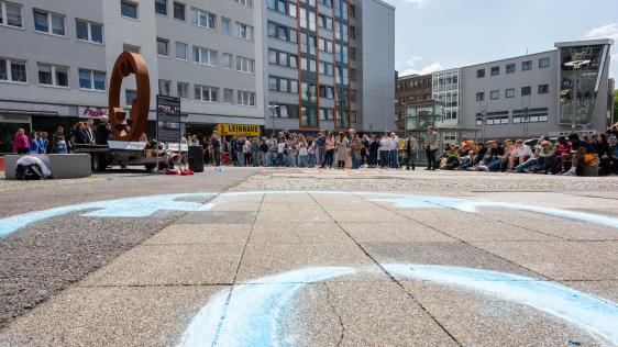 Kreidemalereien auf dem Synagogenplatz