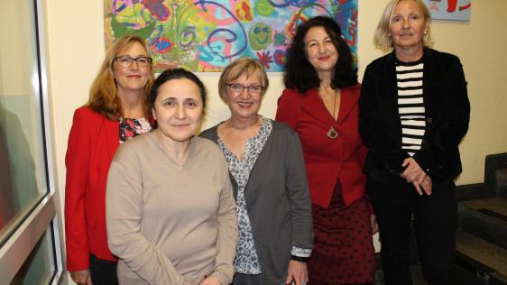 (von links)Stellvertretende Gleichstellungsbeauftragte Cäcilia Tiemann, pädagogische Mitarbeiterin des Jugendzentrums Stadtmitte Vahide Tiq, Bürgermeisterin Margarete Wietelmann, Soziologin Dr. Necla Kelek, Gleichstellungsbeauftragte Antje Buck