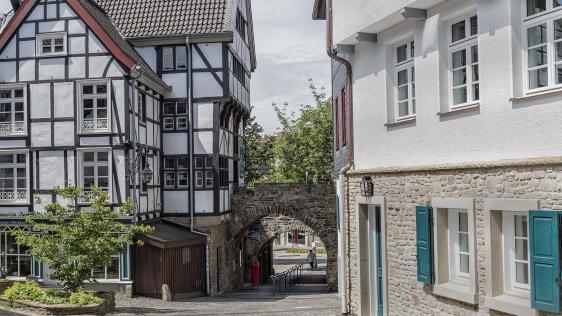 Fachwerkhäuser auf dem Kirchenhügel in der Mülheimer Altstadt