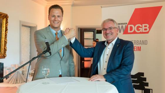 Arbeitnehmer-Empfang der Stadt Mülheim an der Ruhr. Filip Fischer (Vorsitzender DGB Stadtverband Mülheim) und Oberbürgermeister Marc Buchholz im Schloss Styrum.