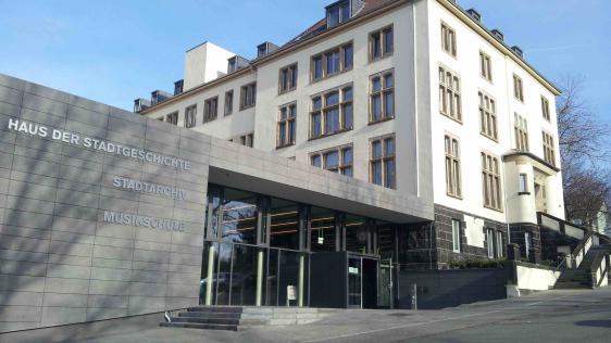 Blick auf das Haus der Stadtgeschichte - Sitz der Mülheimer Musikschule und des Stadtarchivs
