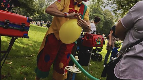 Clown bei einem Kinderfest