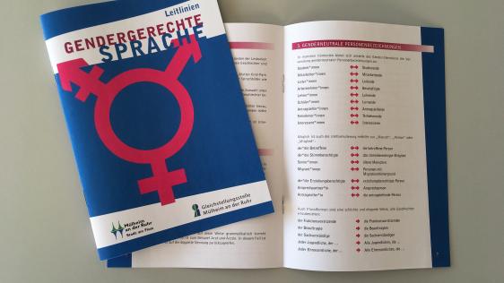 Die neuen Leitlinien gendergerechte Sprachen führen das Gendersternchen in die Verwaltungskommunikation ein. Sie wurden erstellt durch die Gleichstellungsstelle Mülheim an der Ruhr.