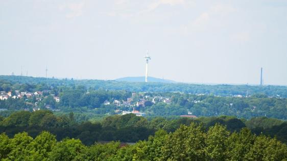 Blick über einen Teil des Ruhrgebiets, von Essen nach Mülheim.