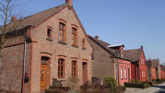 Häuserzeile in der Mausegatt-Siedlung, eine historische Bergbau-Siedlung in Mülheim an der Ruhr