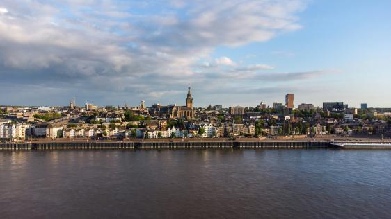 as Foto zeigt eine Stadtansicht der niederländischen Stadt Nijmegen.