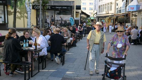 Besucherinnen und Besucher der Veranstaltung "Schön hier!"