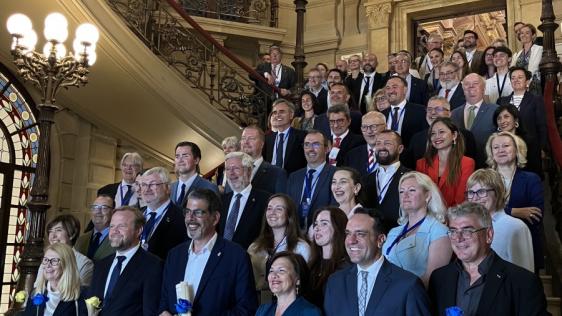 Bürgermeister Markus Püll (links im Bild) mit weiteren Teilnehmer*innen der Feierlichkeiten zum 70-jährigen Jubiläum des Europapreises.