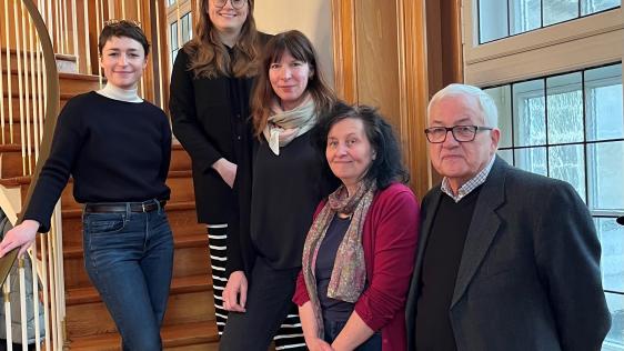 Künstlerin Justine Ghinter aus der französischen Partnerstadt Tours, Bürgermeisterin Ann-Kathrin Allekotte, Mülheimer Künstlerin RonA Nekes, Vorstandsvorsitzende der AGMK Karin Dörre, Kunsthistoriker und Vorsitzender des Fördervereins Mülheimer Städtepartnerschaften e.V. Dr. Gerhard Ribbrock (von links nach rechts) bei einem Empfang im Rathaus.