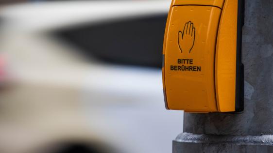 Ampelknopf einer deutschen Bedarfsampel.