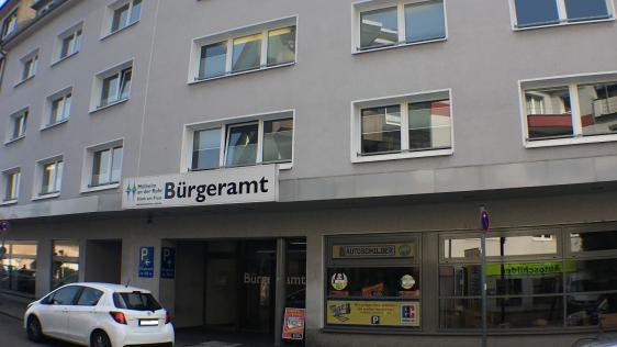 Foto vom offiziellen Eingang des Bürgeramtes in der Löhstraße 22-24