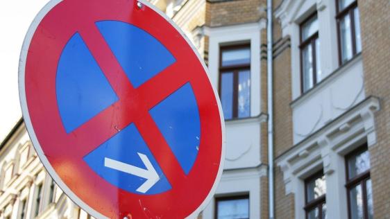 Verkehrsschild Halteverbot.