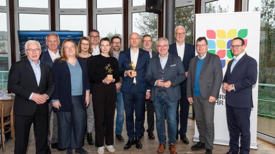 Das Foto zeigt die Teilnehmenden des Lenkungskreises zur IGA 2027