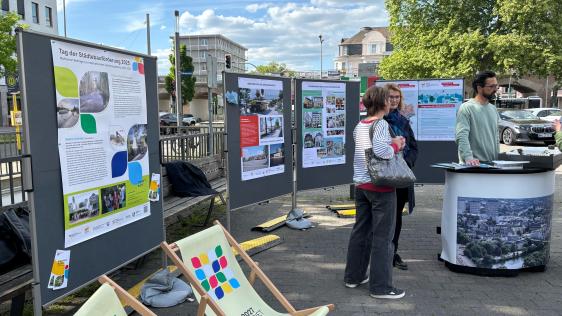 Infostand des Stadtplanungsamtes im Rahmen des diesjährigen Tages der Städtebauförderung 2025