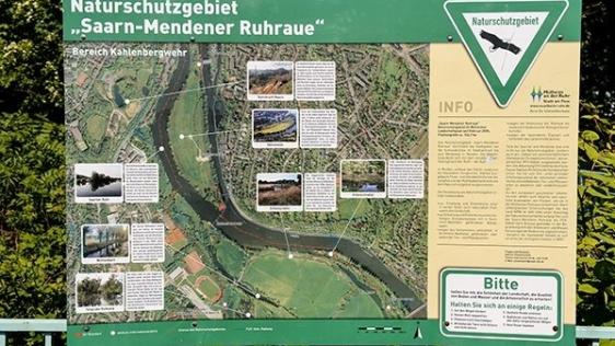 Schild für Absolutes Betretungsverbot außerhalb ausgewiesener Wege.