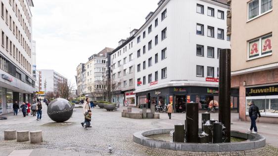 Fußgängerzone in der Mülheimer Schloßstraße