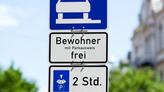 Parkplatzbeschilderung Bewohnerparkplatz