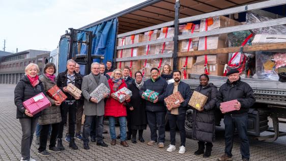 Abfahrt vom Hilfstransport mit Weihnachtspäckchen für die ukrainische Cousinenstadt nach Ivano-Frankivsk