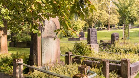 Beispiele von historischen Grabstätten auf dem Altstadtfriedhof Mülheim