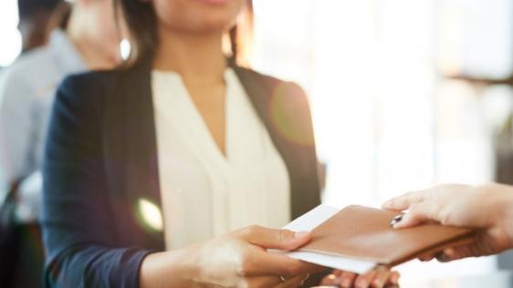 Aushändigung Dokument