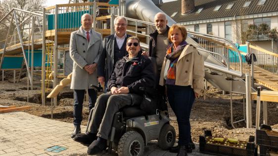 Begehung vom neuen Inklusivem Spielplatz Schloßberg / Fossilienweg
