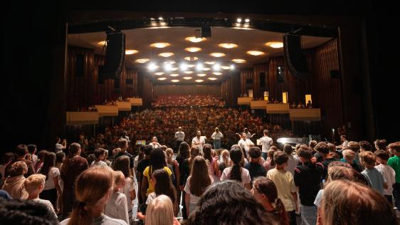 Singendende Kinder beim Abschlusskonzert der SingPause 2026