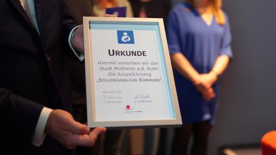Urkunde für die Auszeichnung als "Stillfreundliche Kommune"