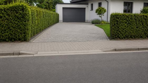Grundstückszufahrt als Anschluss eines privaten Grundstücks an die öffentliche Straße