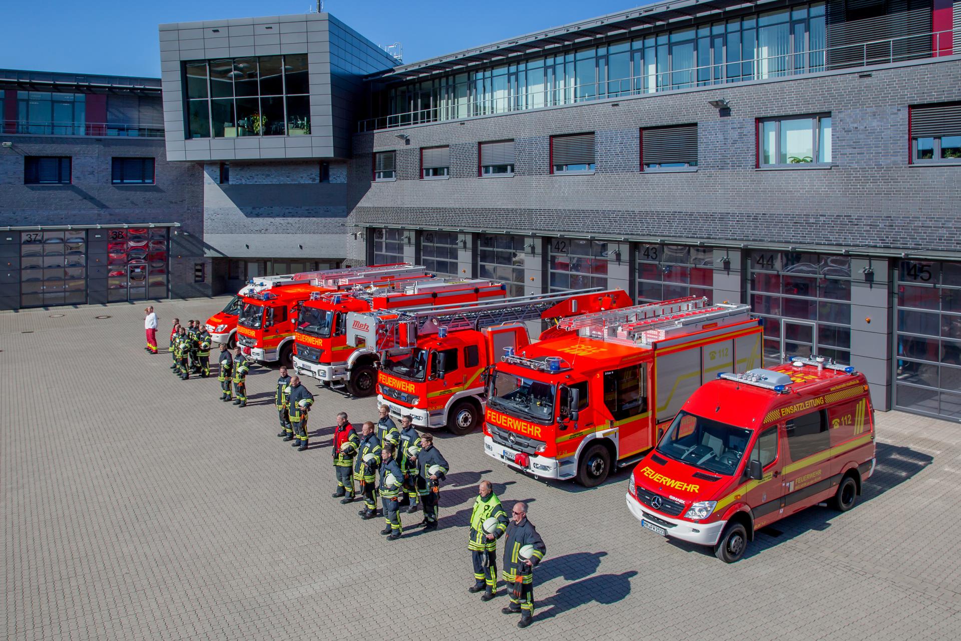 Löschzug auf dem Gelände der Feuerwache Mülheim an der Ruhr