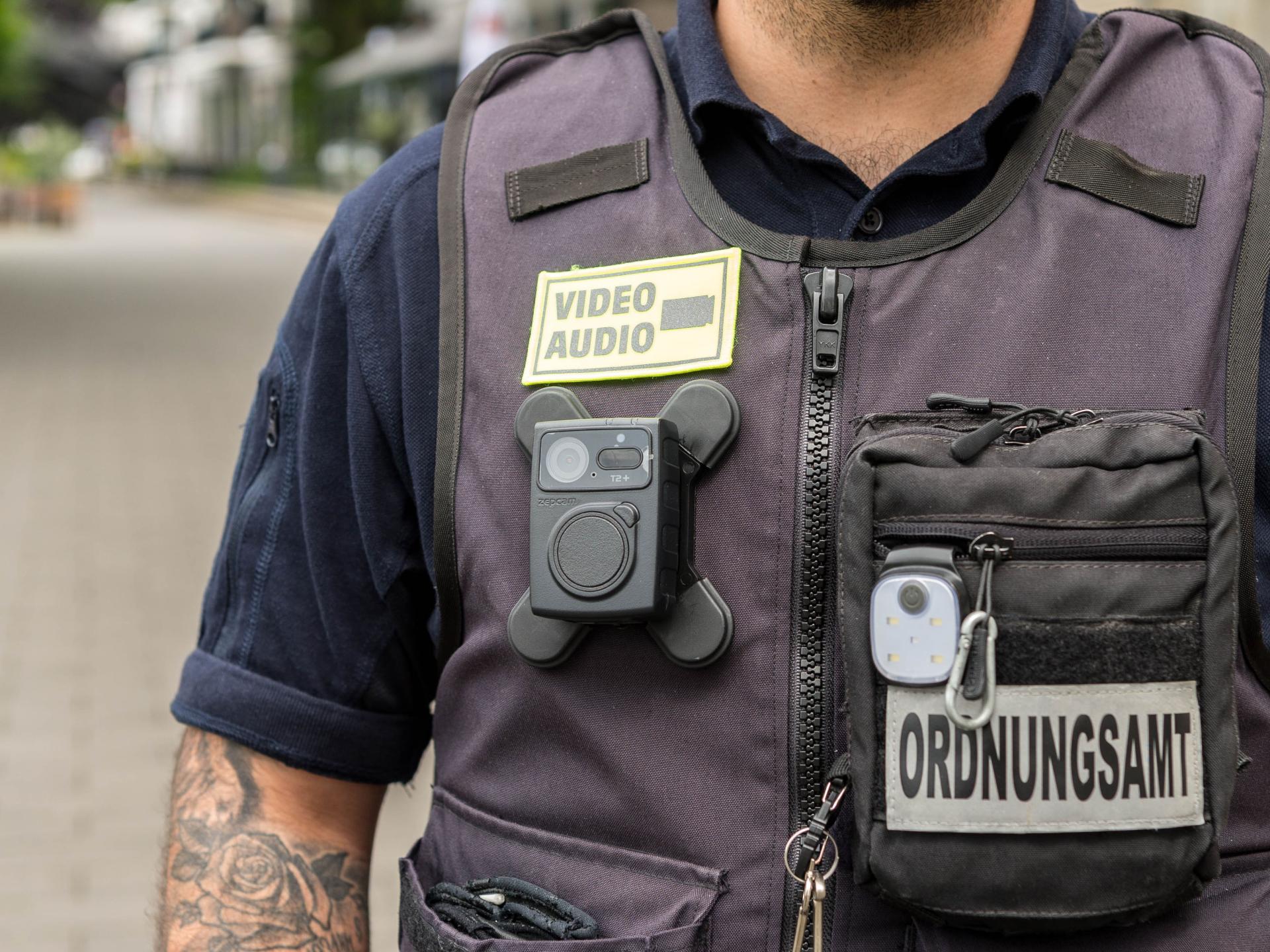 KOD-Mitarbeiter mit Bodycam