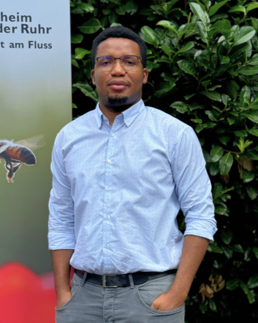 Portrait von Dr. Precious Okoroafor zugeschnitten