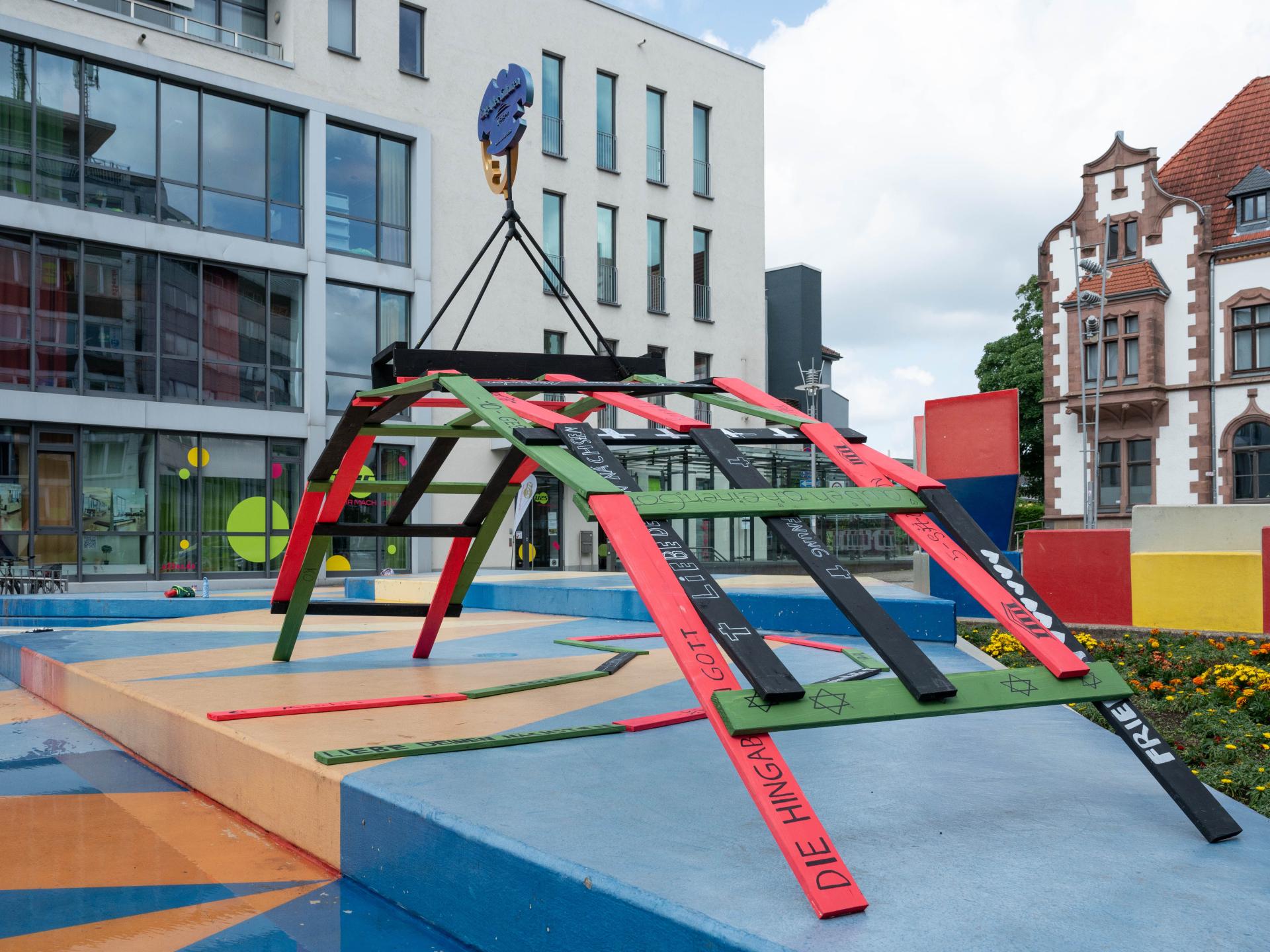 "Leonardo Brücke" gebaut von Schüler*innen der Gesamtschule Saarn.