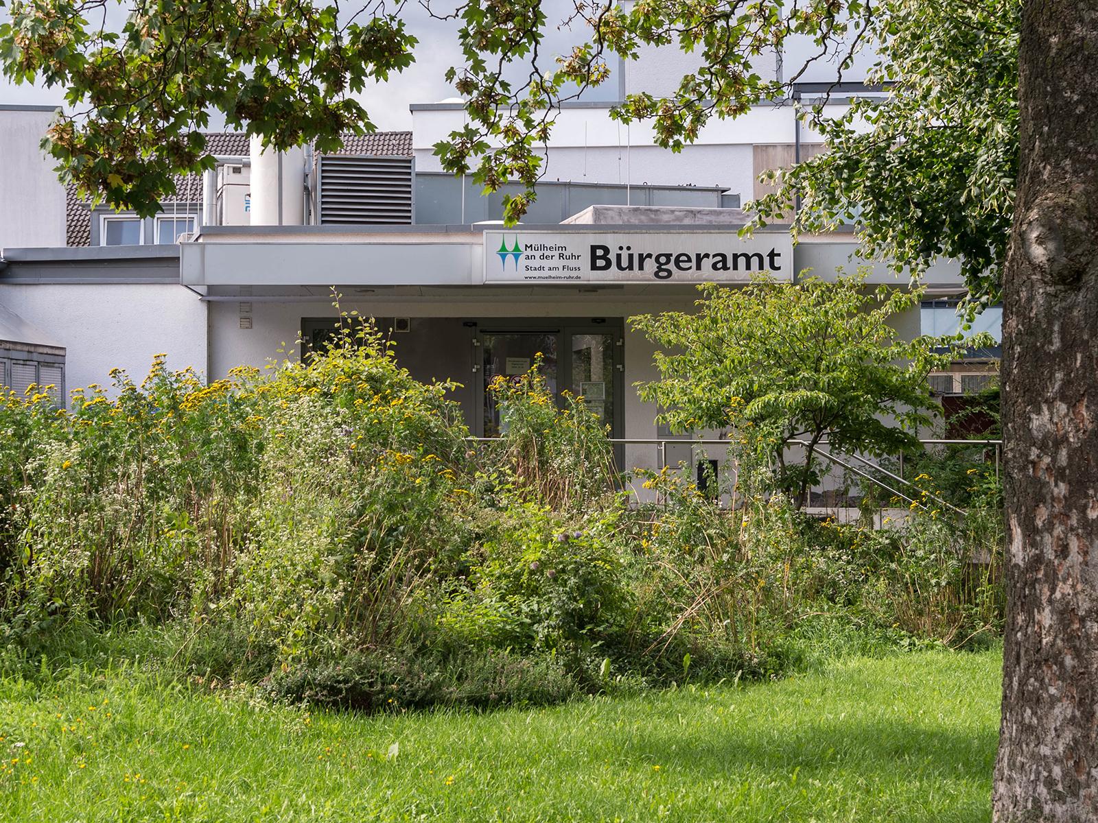 Auf dem Foto ist der Eingangsbereich des Bürgeramtes der Stadt Mülheim an der Ruhr zu sehen.