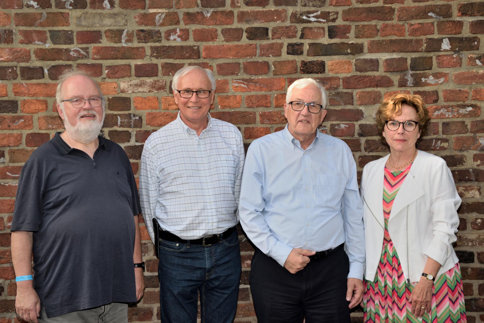 Der neue Vorstand des Fördervereins Mülheimer Städtepartnerschaften e.V. (von links nach rechts): stellv. Vorsitzender und Geschäftsführer Edgar Simon, Schatzmeister Rainer Wilkes, Vorsitzender Dr. Gerhard Ribbrock und stellv. Vorsitzende Ursula Schröder.