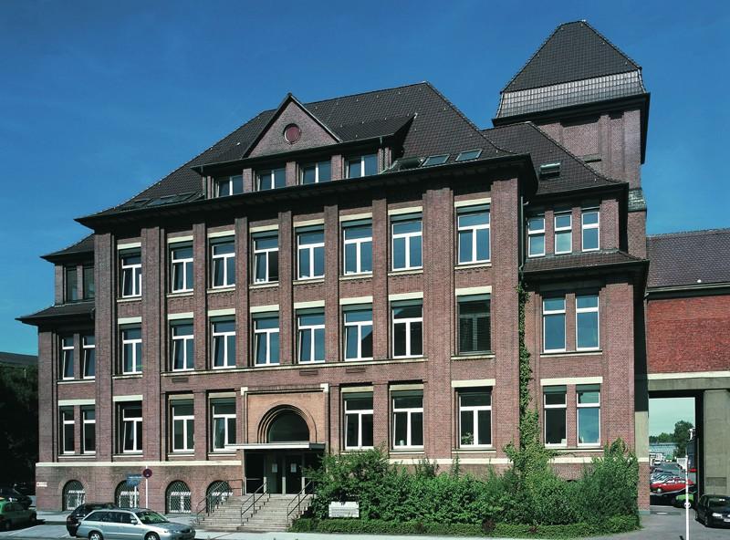 Blick auf das Haus der Wirtschaft an der Wiesenstraße in Mülheim